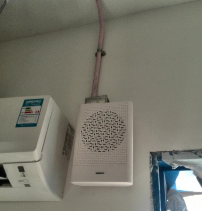 東城某園區(qū)設(shè)消控室，各建筑單體僅有消報(bào)、手報(bào)、聲光，是否需設(shè)廣播、隔離器？